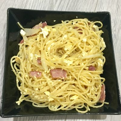 espaguetis con bacon y huevo SIN GLUTEN