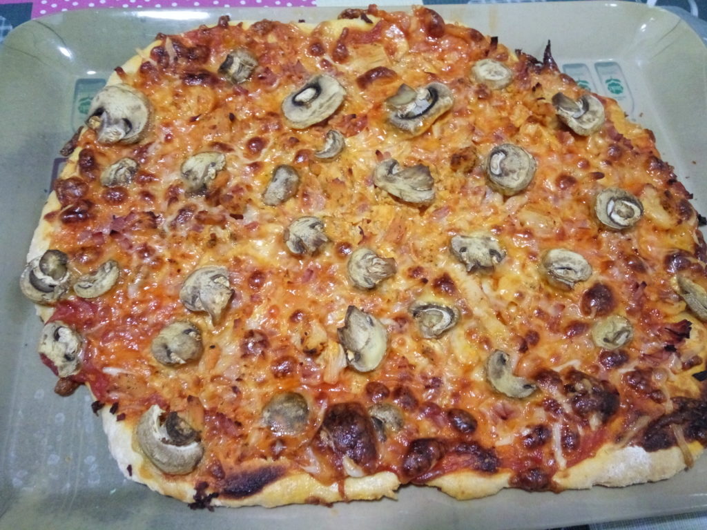 pizza de pollo y champiñones