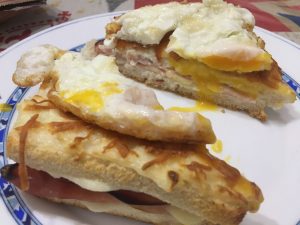 Sandwich Croque-Madame sin gluten